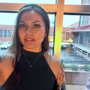 Meet your Posher, Cristal